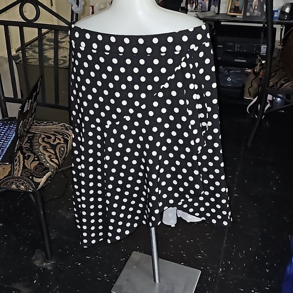 Chic Black and White Polka Dot High Low Skirt - Picture 4 of 4
